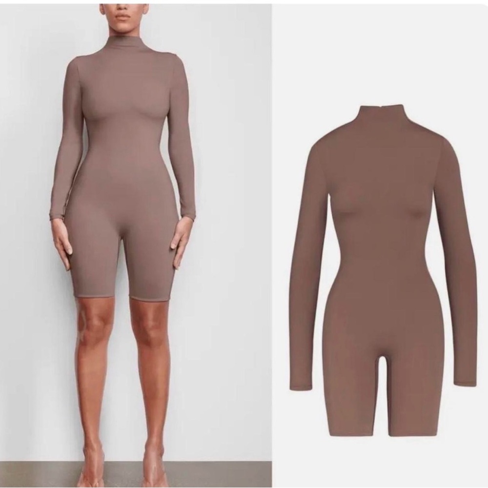 NWT - SKIMS long sleeve/mid-thigh onesie in Umber - Size S